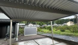 岐阜市のM様邸にて、カーポートの折板屋根の張替え工事