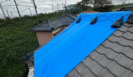 瑞穂市 S様邸にて雨漏り修繕工事　ブルーシートで応急処置