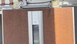 神戸町　N様邸にて雨樋修繕工事・玄関ドア建て付け調整