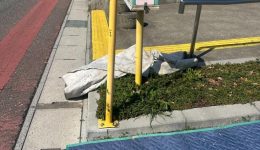 瑞穂市牛牧第2保育所にてポール修繕工事